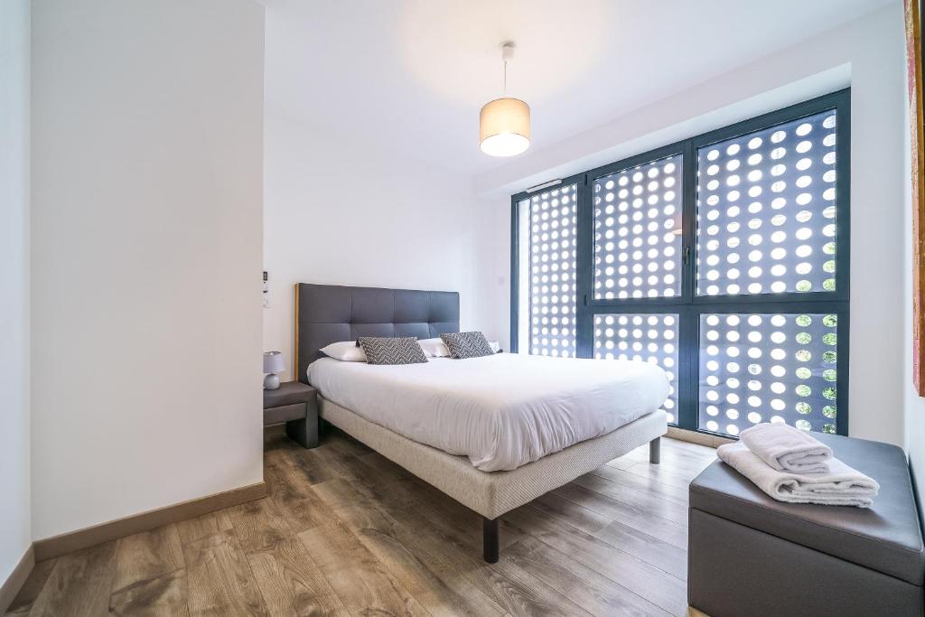 Maison d'architecte centre Tours jardin, climatisation, parking 5 p - 5