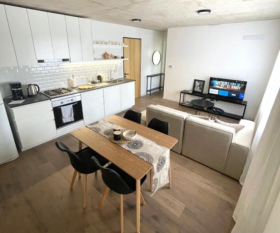 Cardinal Suites Pichincha - Depto de dos ambientes premium con cochera - 3