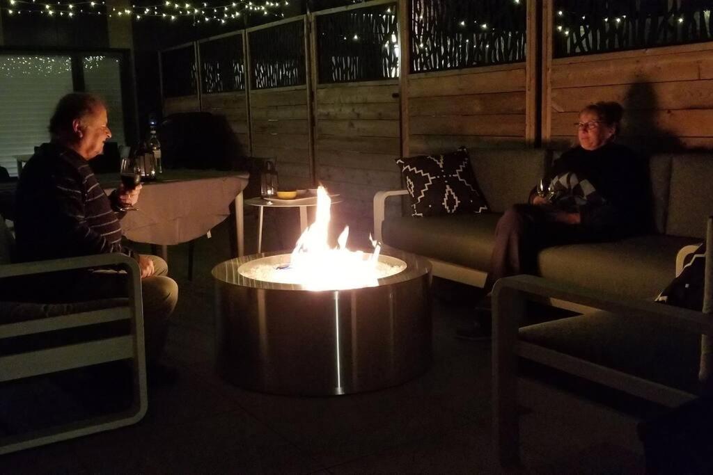 Plaza10 - 20 restaurants at under a 10 minute walk, Montreal