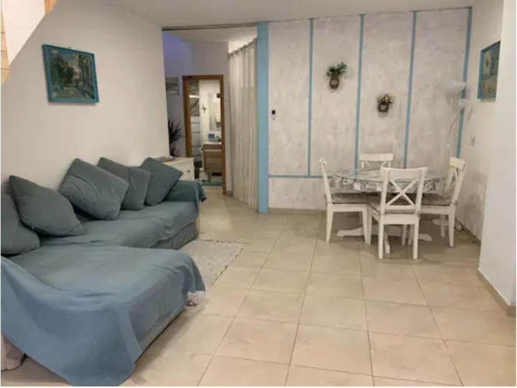 Cozy Apartment by the Sea - 4