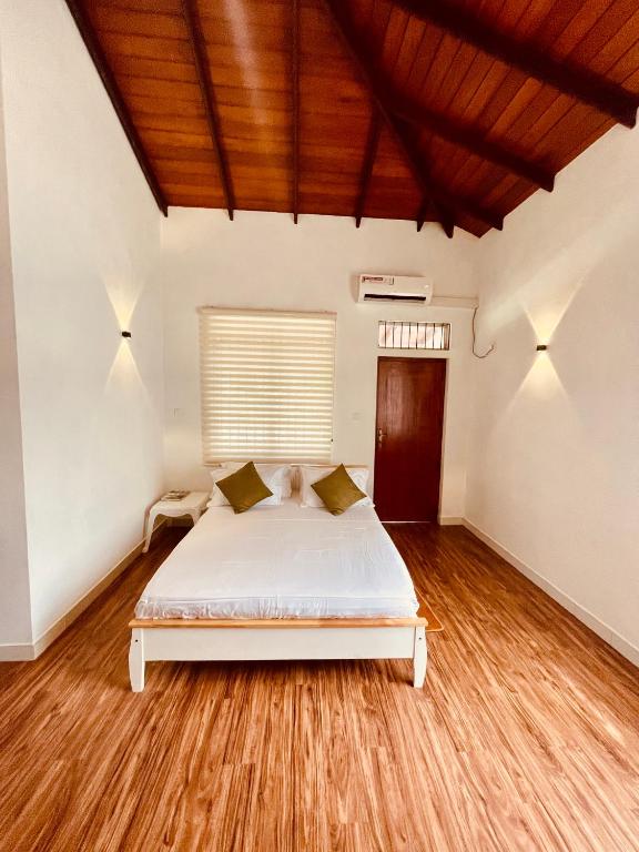 Lake Side Bliss, Sri Jayewardenepura Kotte