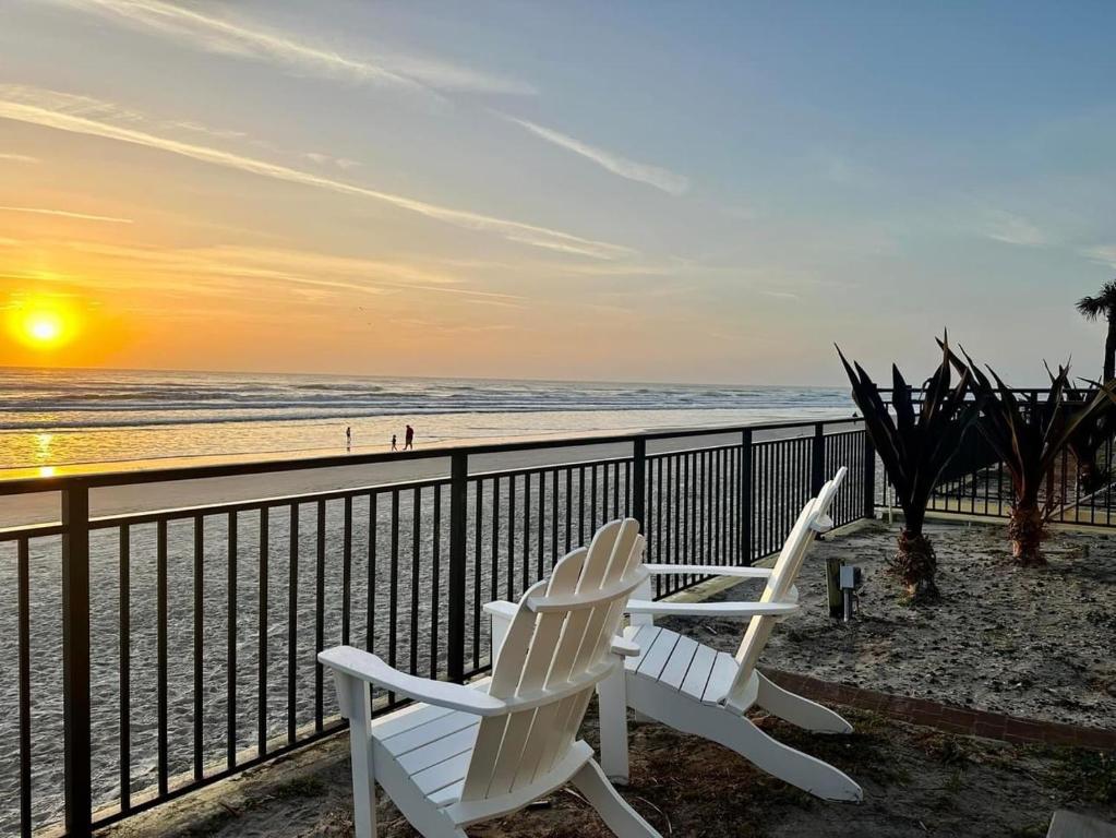 Single or Double Beach Studio Oceanfront Pool & Tiki, Daytona Beach Shores