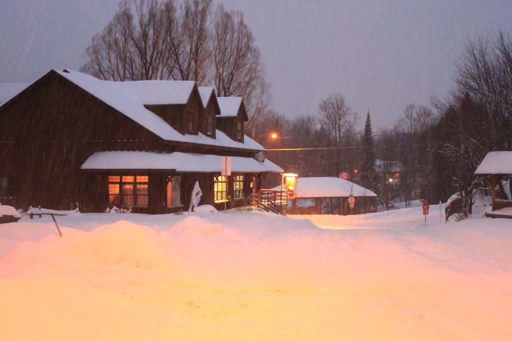 Auberge Micro-Brasserie Le Baril Roulant — Hotel in Val-David (QC)