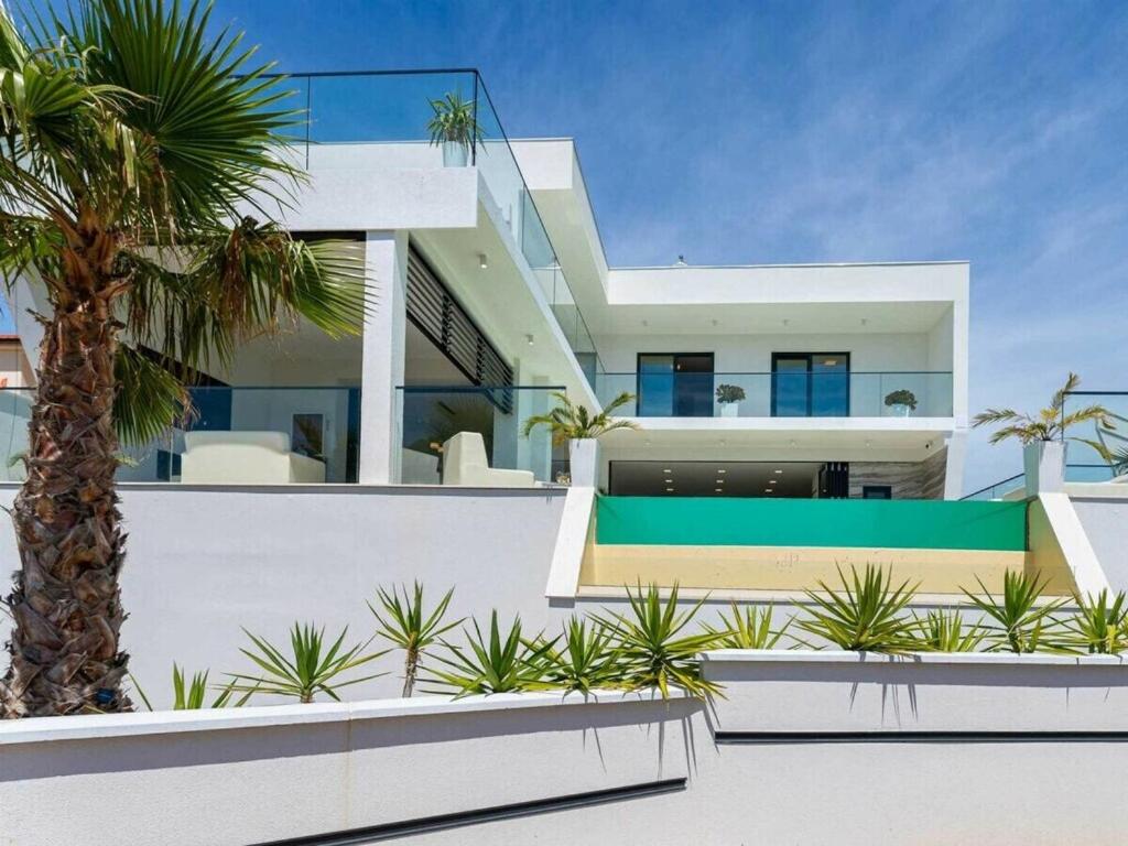 Luxury Villa Michele with heated pool, Jasenice
