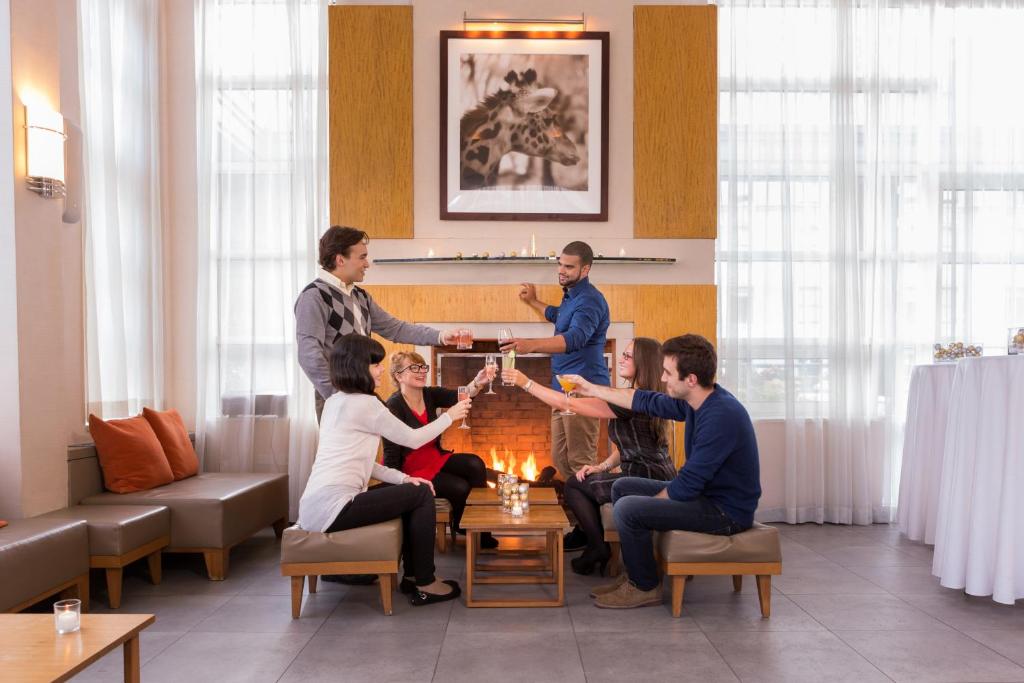 Hotel Giraffe photo