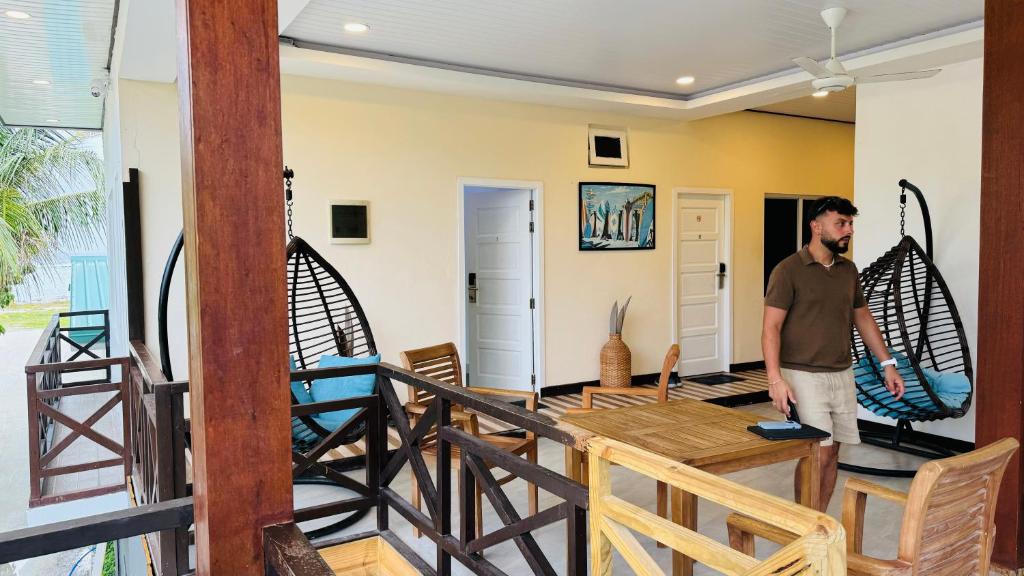 Wave Crest Retreat, Thulusdhoo