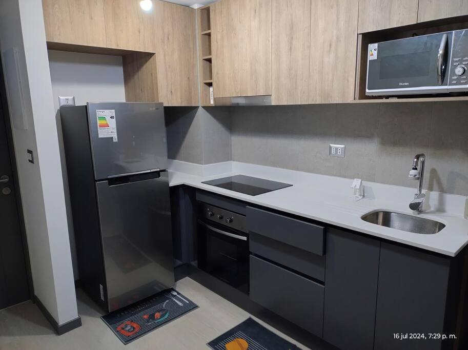 Departamento a pasos del Metro - 2