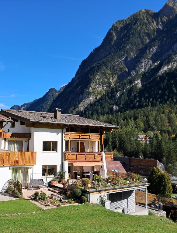 Haus Saroja - 2