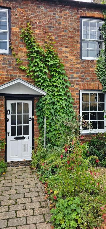 Victorian Retro Cottage in Stony Stratford Centre, Stony Stratford