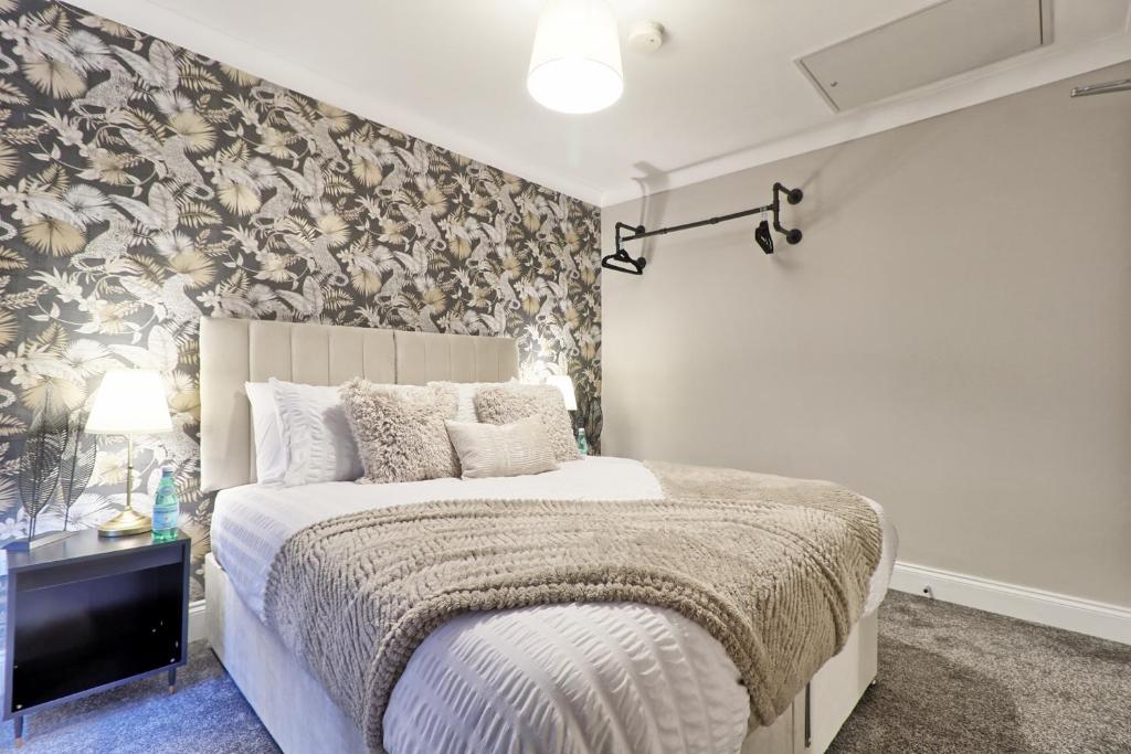 Colchester - 5 Bedrooms - Sleeps 10 - Long Term Stays - Business - Contractors - Families, Colchester