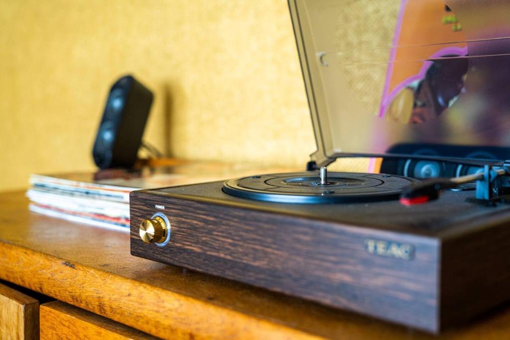 'Studio 74' A Spacious, Nostalgic Country Retreat, Mount Clear