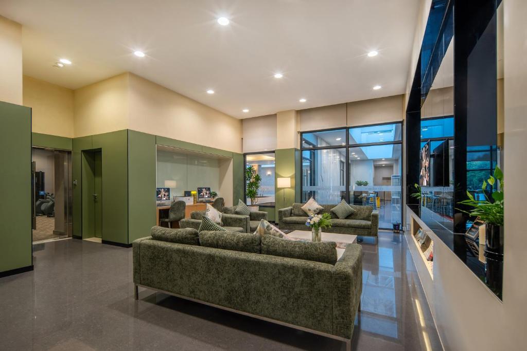 Shared lounge/TV area