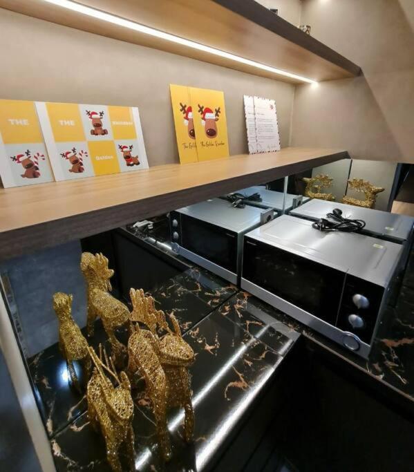 Golden Reindeer City Studio