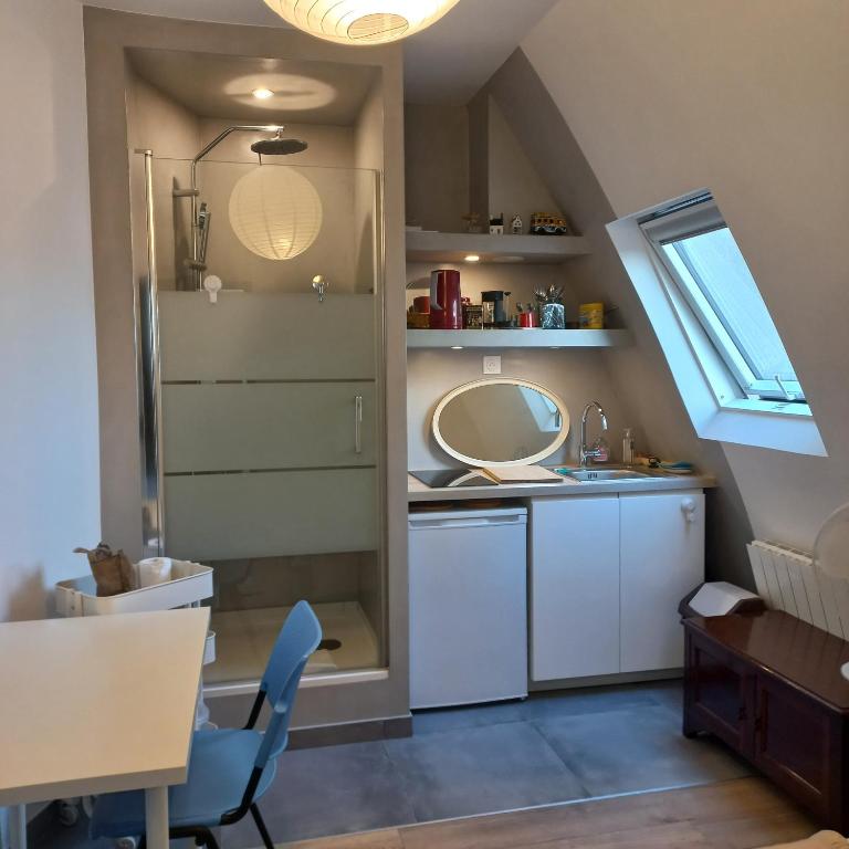 Charming room - famous Marais neighborhood - 2