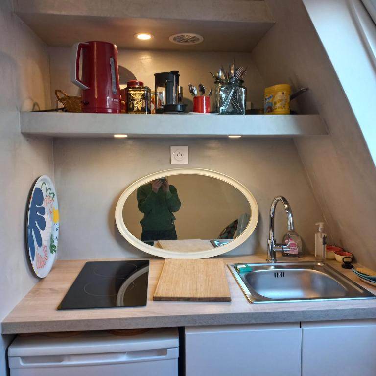 Charming room - famous Marais neighborhood - 4