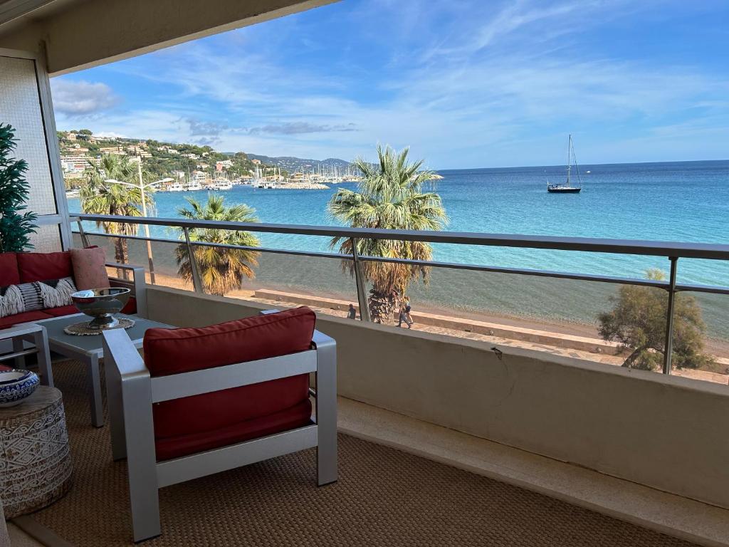 Premium Sea Front Apartment - 4