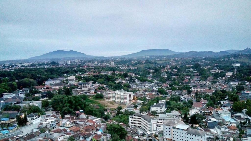 PaRes Apt 2BR Unit 1 by eRJe, Bandung