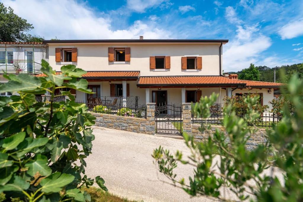 Angela by Briskva, Buzet