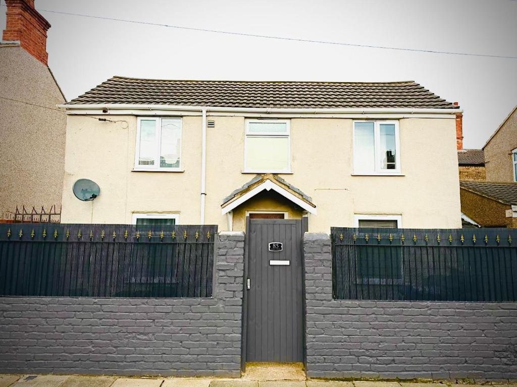 Work & Relax- Convenient 2-Bed House, Grimsby