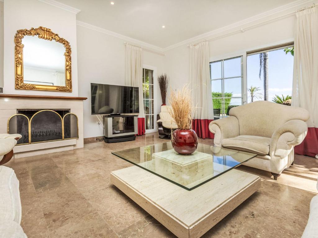 Villa Luxury B by Interhome - 3