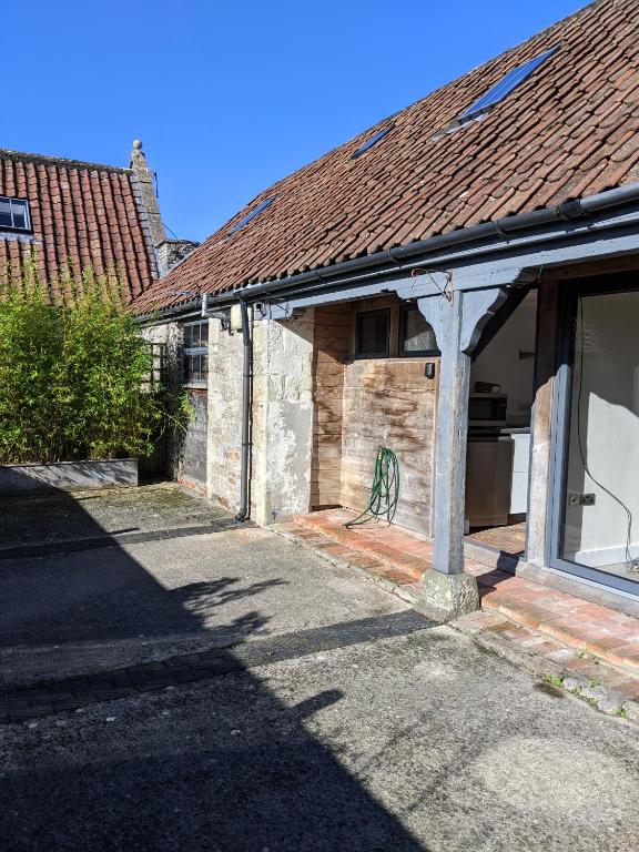 No.1 The Yard - dog-friendly self-catering house near Winford, Bristol