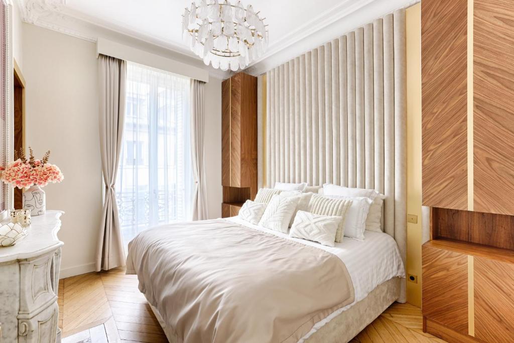 Artistic Luxury 3-Bedroom Apartment - Champs-Élysées - 2