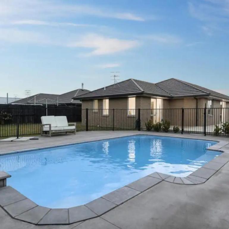 Slice of Paradise, Papamoa