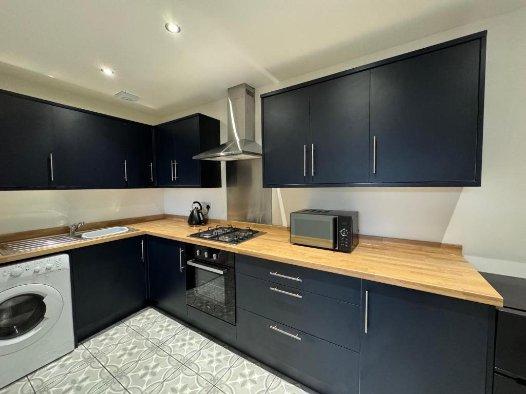 Zetland House Apartment - First floor with garden and parking, Southport