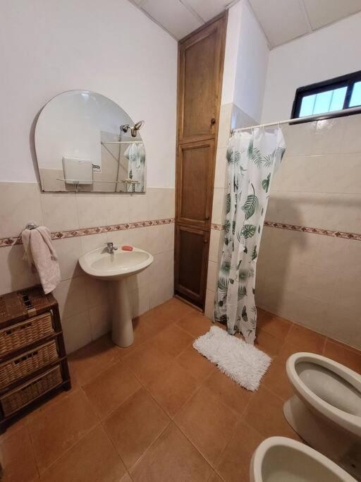 Casa amplia con garaje - 2