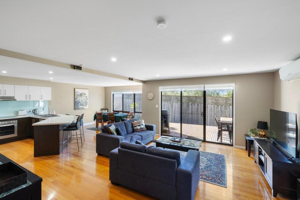 Tranquility on Thompson, Cowes