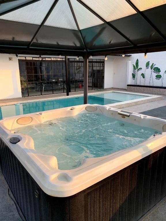 Casa quinta con jacuzzi piscina y parrilla en Resistencia - 1