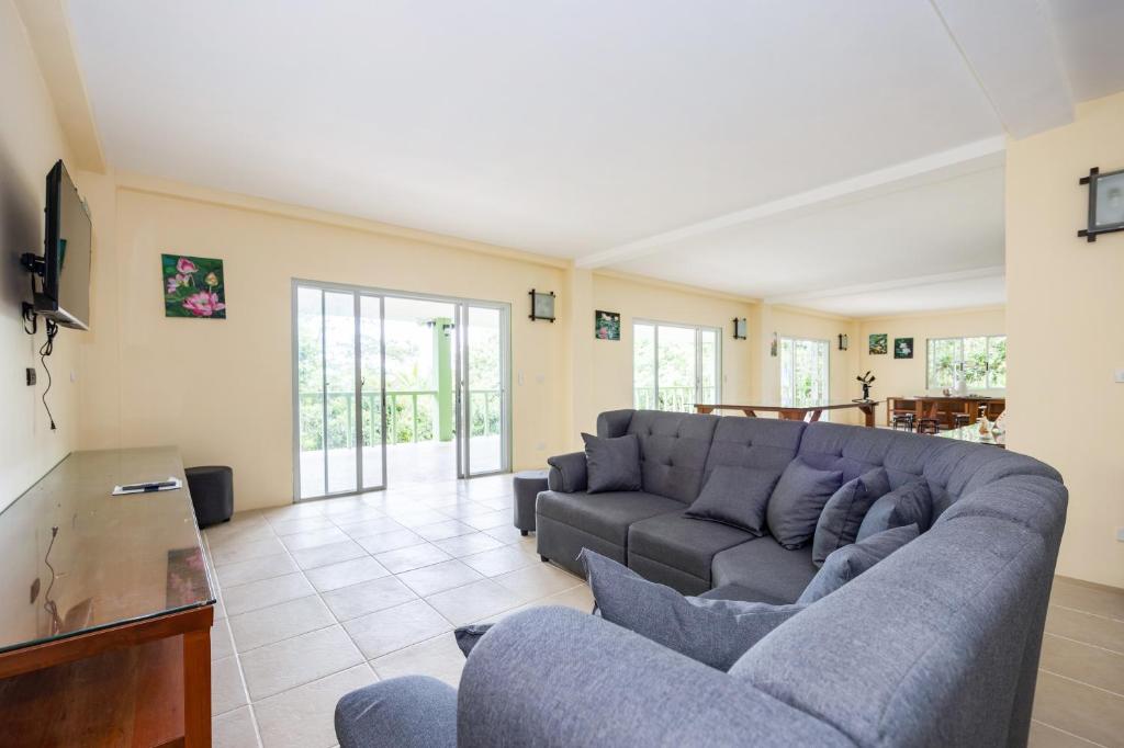 Shared lounge/TV area