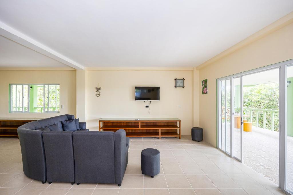 Shared lounge/TV area