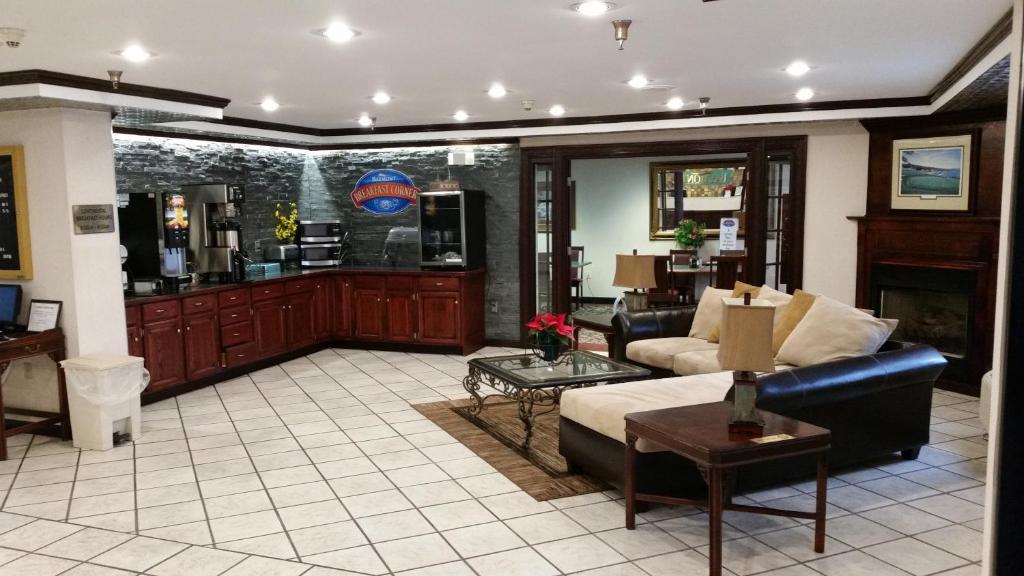 Baymont by Wyndham Jonesboro photo