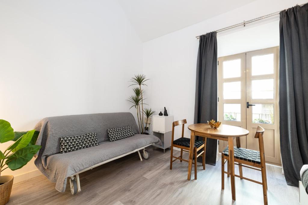 H2M Hiniestrosa Studio french Balcony AACC WIFI - 3