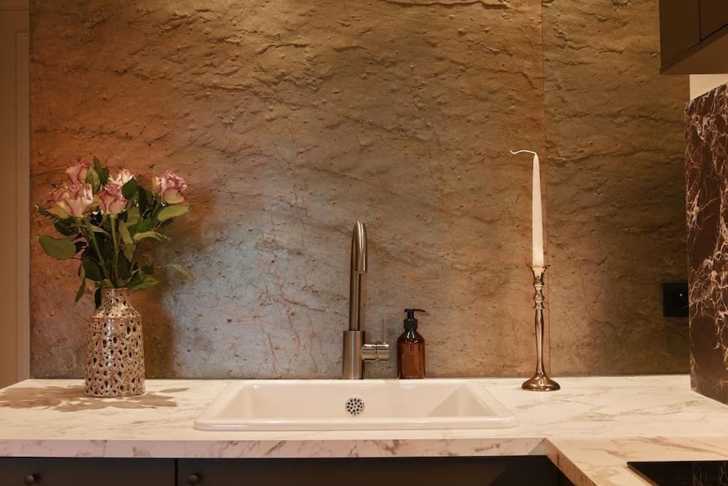 Rosso Levanto Room - Duke Housing - 3