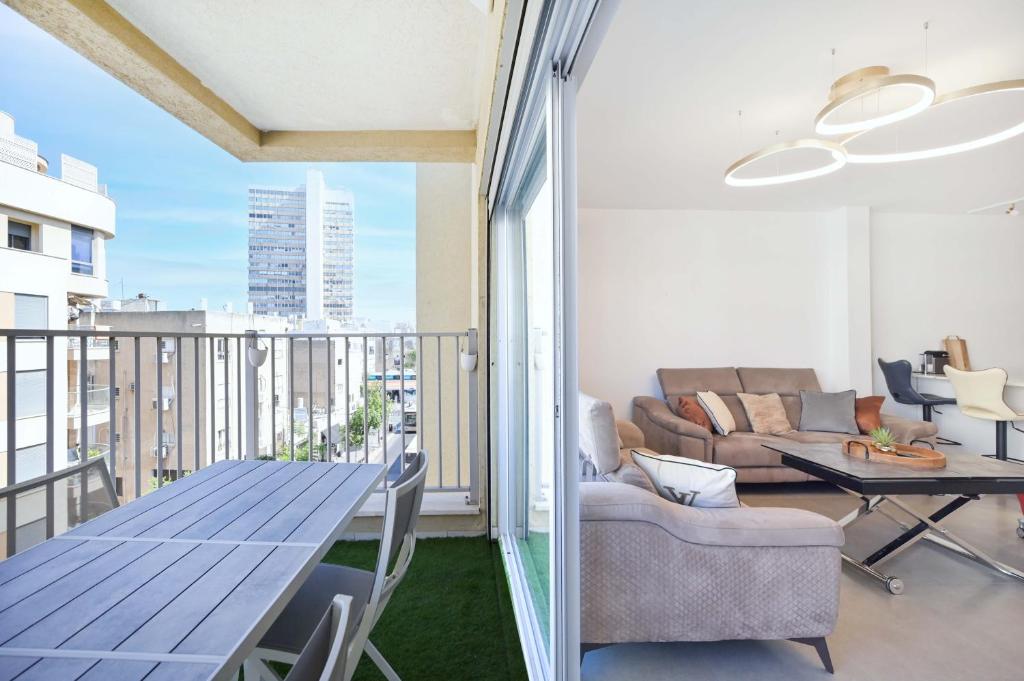 3BR Beach&City Vibes in Bugrashov by HolyGuest, Tel Aviv