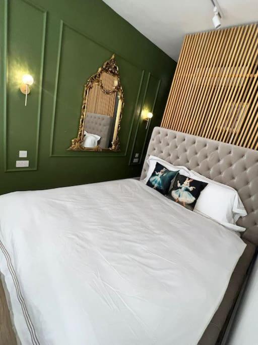 Modern Central Sliema Loft Steps from the Beach, Sliema