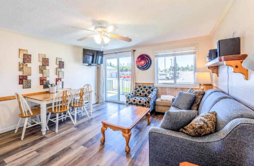 ML143 Perfect For Families EZ Location Washer Dryer WiFi Slope Side, Snowshoe