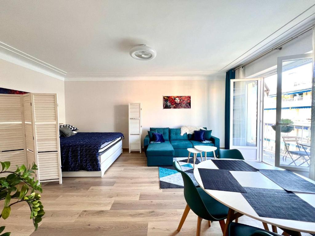 B030 Grand studio renove spacieux et lumineux - 3