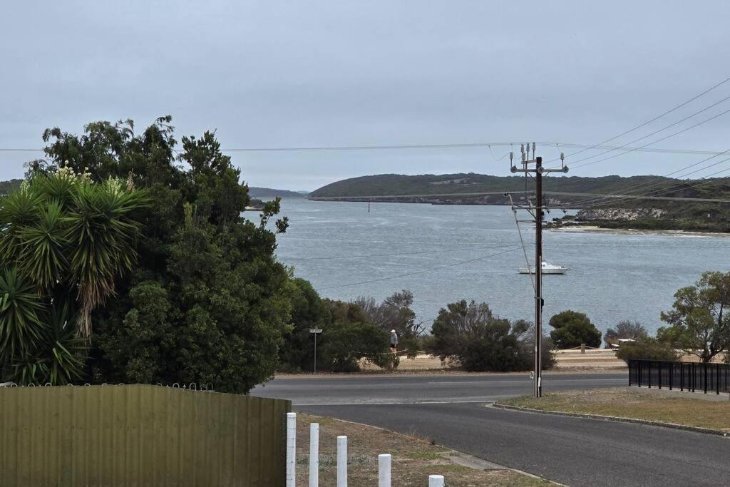 Howsthaserenitee - 3BR house with bay views, Coffin Bay