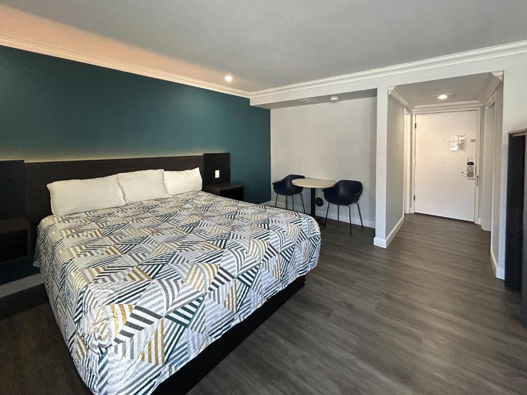 モーテル 6 ブエナパーク アナハイム ニア メインゲート ナッツ (Motel 6 Buena Park, CA – Anaheim/Near Maingate Knotts)