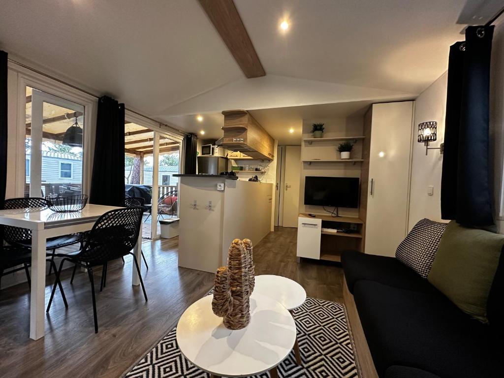Grand Mobil Home Tout Confort pour 6 personnes - Camping Les Oyats 4 étoiles - 3