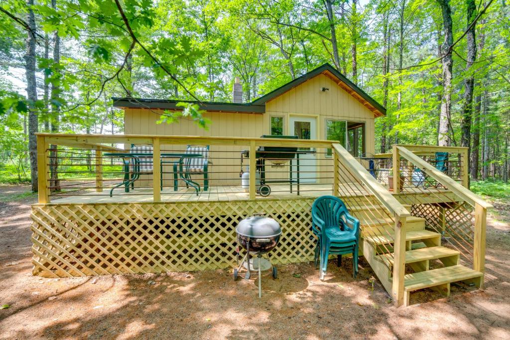Sunroom, Deck and Grills Marquette Cottage!, Marquette