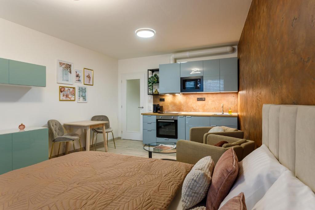 Terrace View Apartment - Golden Apartments Rezidence Nová Karolina, Moravská Ostrava