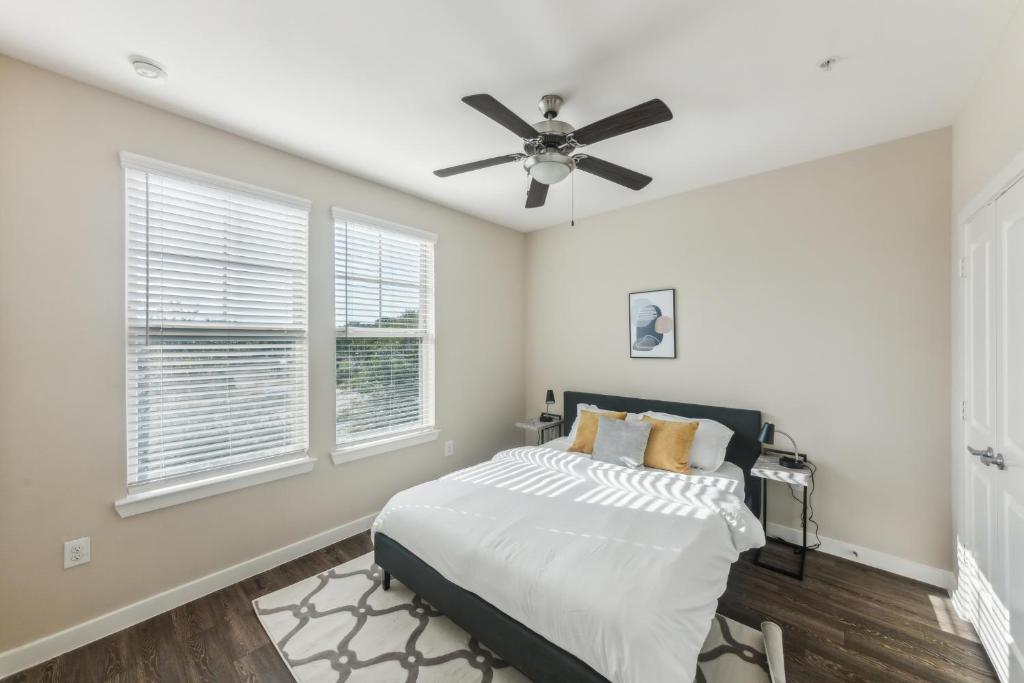 Modern Design I 2bd2bth I Properties By Preston, Houston