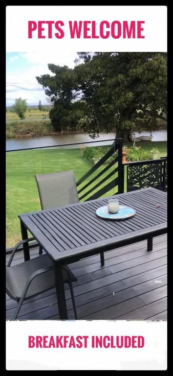 Bird Song Farm, Hat Head