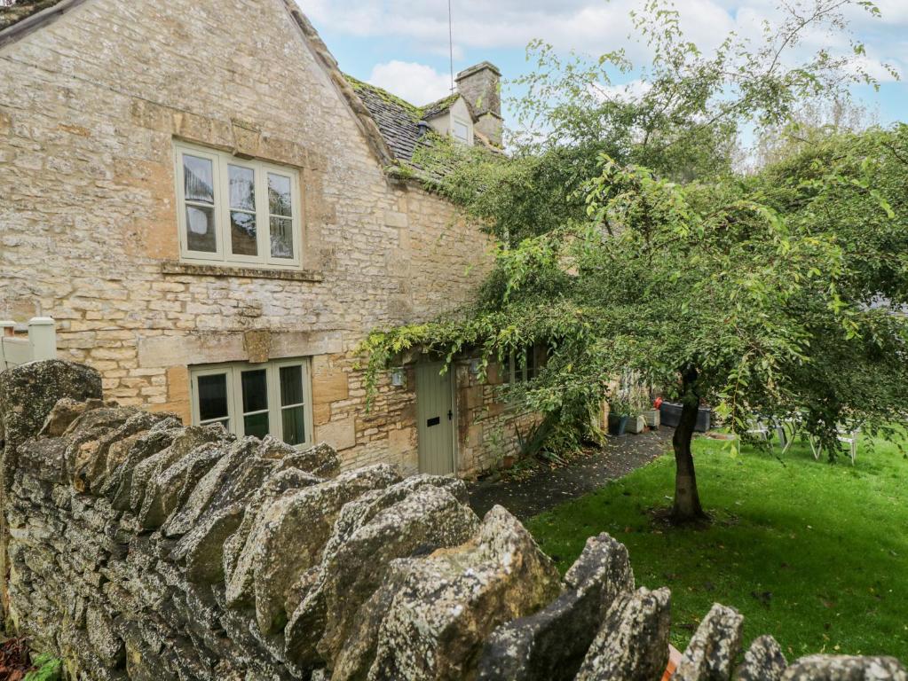 Tannery Cottage - dog-friendly self-catering cottage in central Burford, Cotswolds