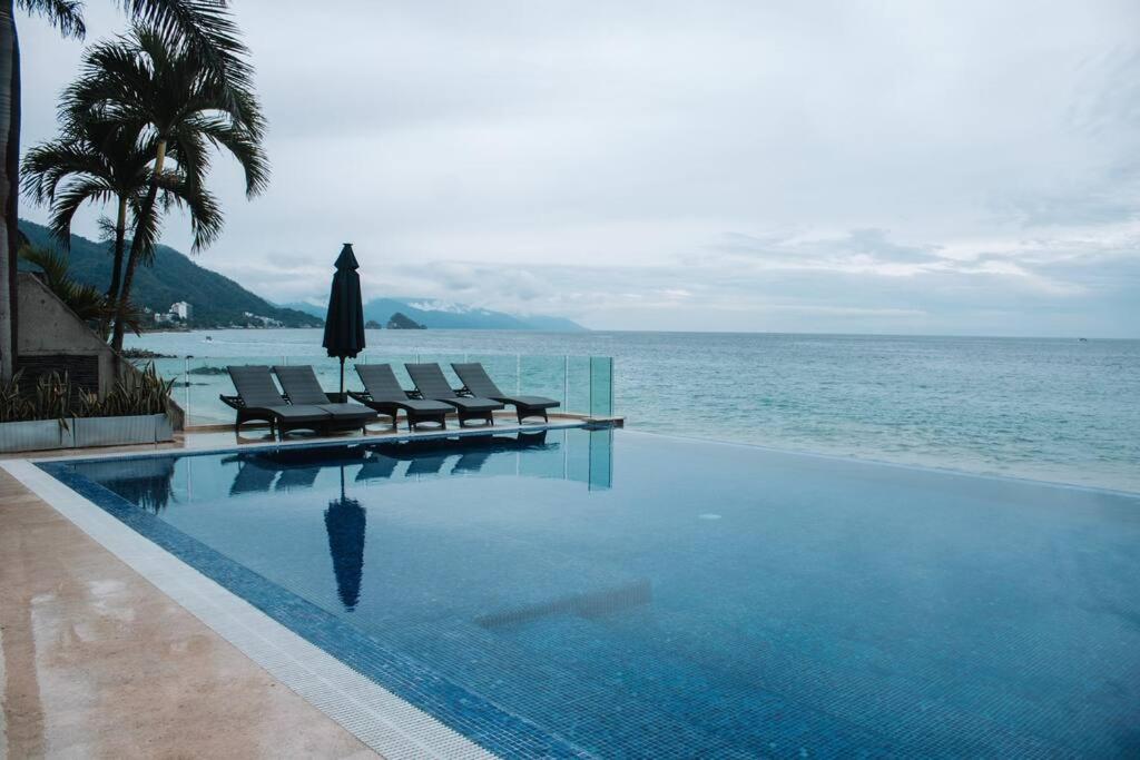 Beachfront Condo in Exclusive Zone - 2
