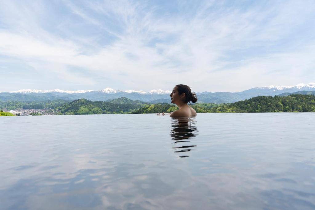 Hot spring bath